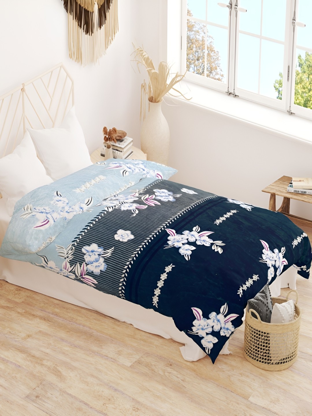 

RD TREND Blue & Navy Blue Floral Woollen 300 GSM Double Bed Comforter