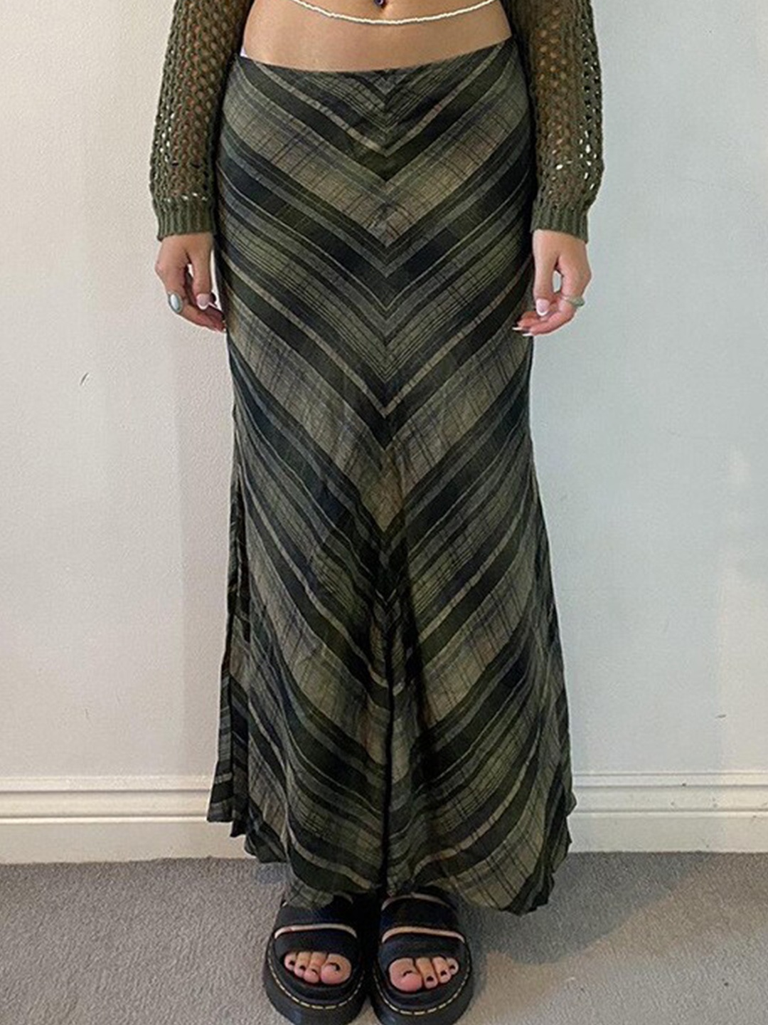 

StyleCast Green Geometric Printed Straight Skirt