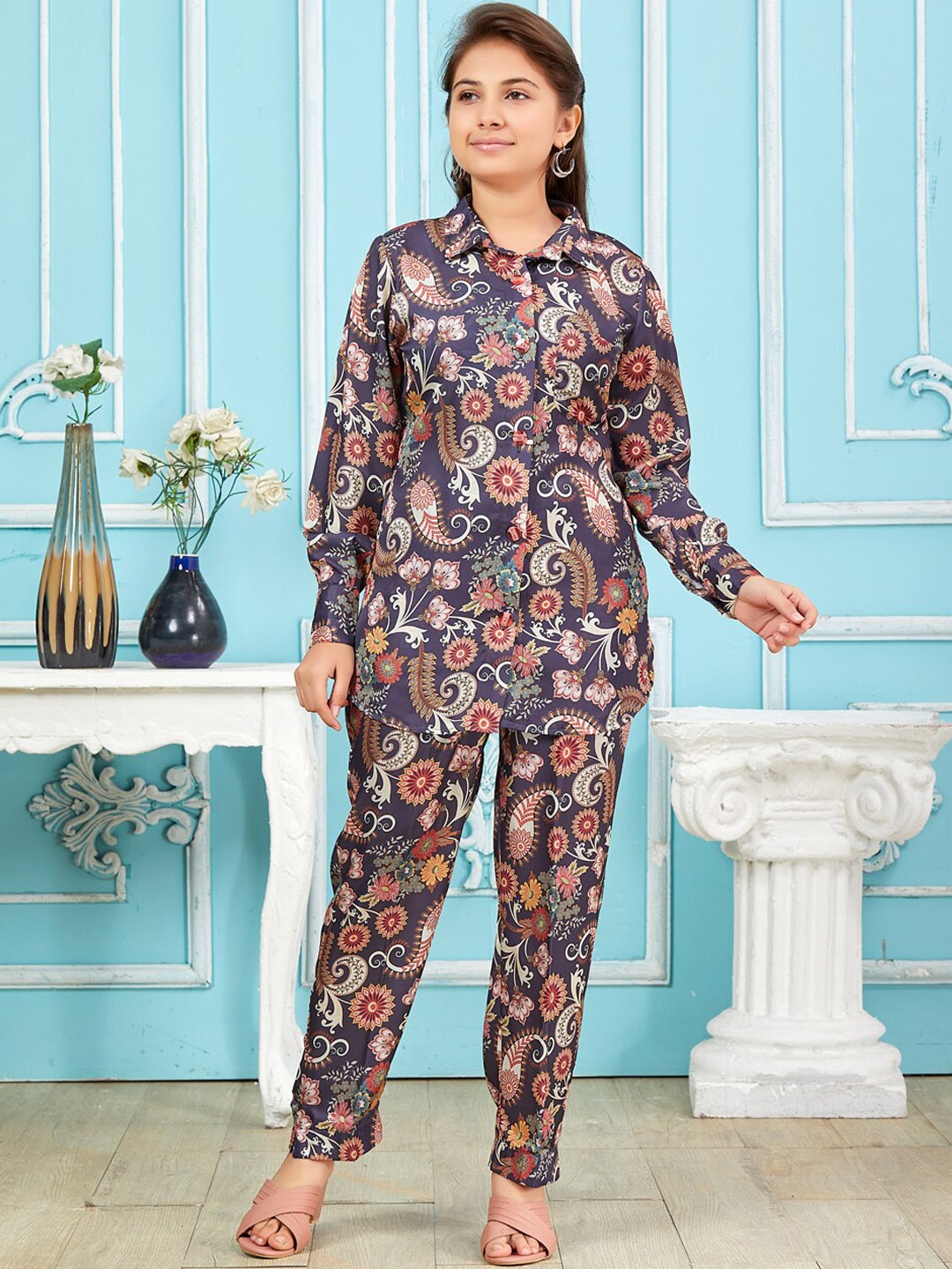 

Aarika Girls Ethnic Motif Printed Co-Ords, Grey