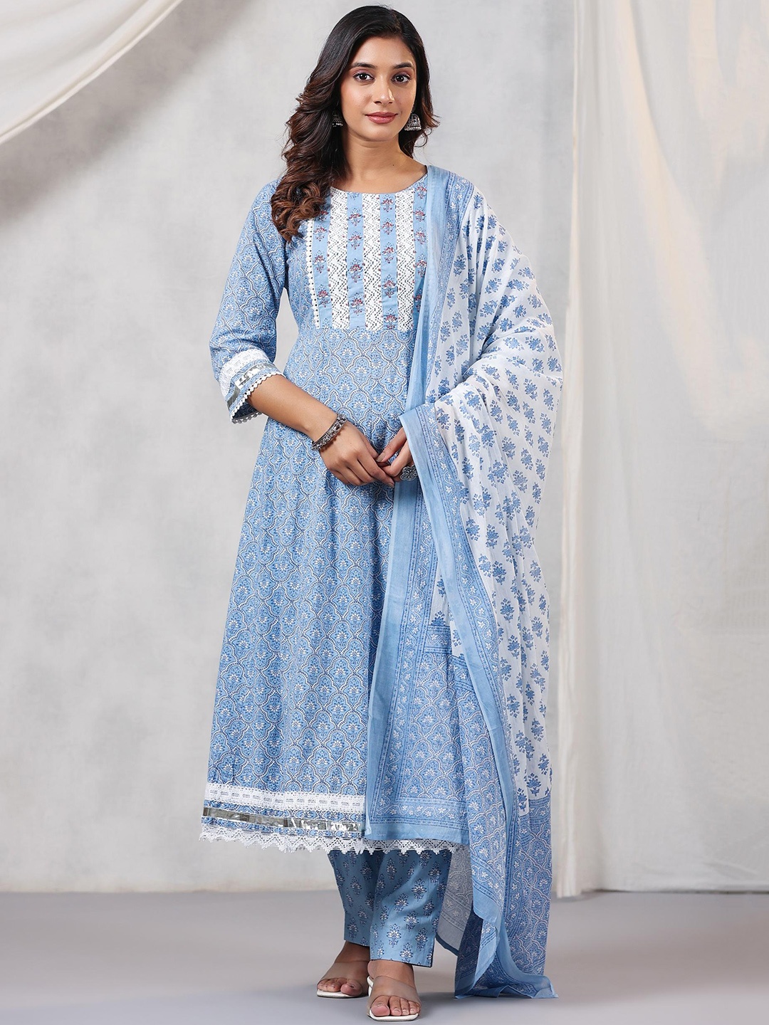 

Amirah s Floral Printed Regular Gotta Patti Pure Cotton Kurta With Trousers & Dupatta, Blue