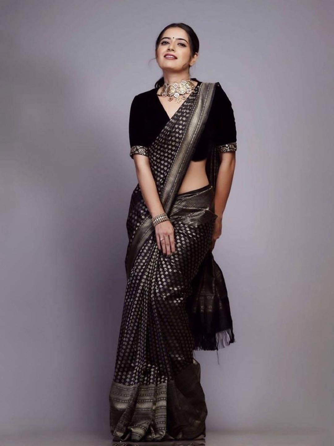 

APNISHA Ethnic Motifs Woven Design Zari Banarasi Saree, Black