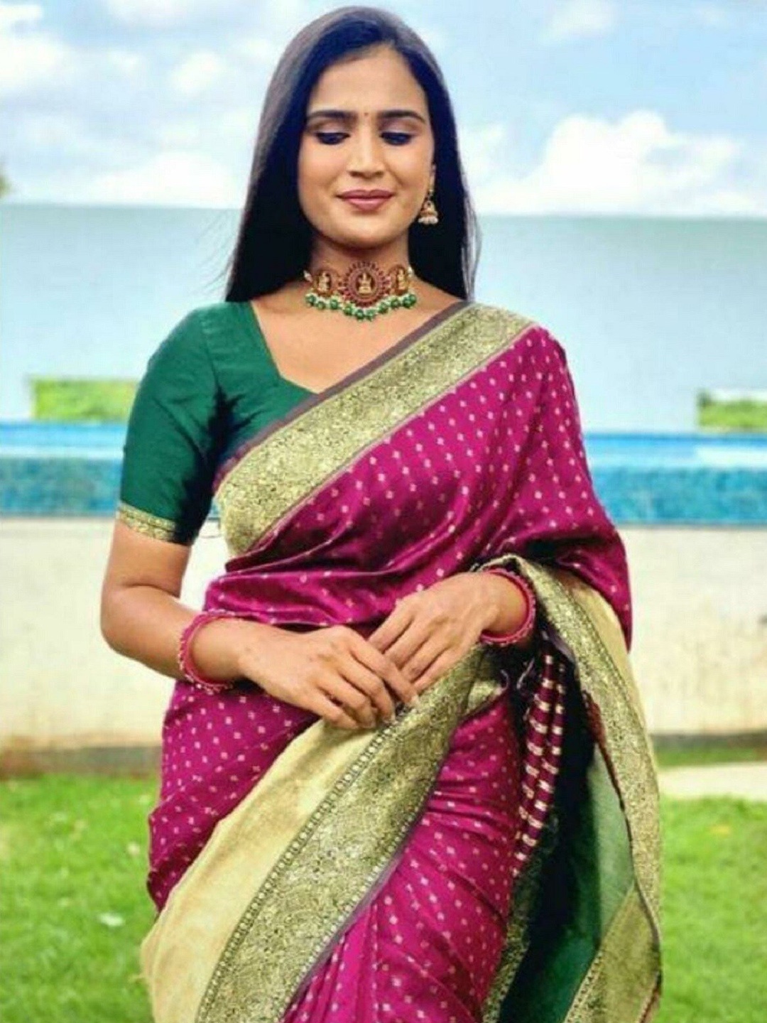 

APNISHA Ethnic Motifs Woven Design Zari Banarasi Saree, Purple