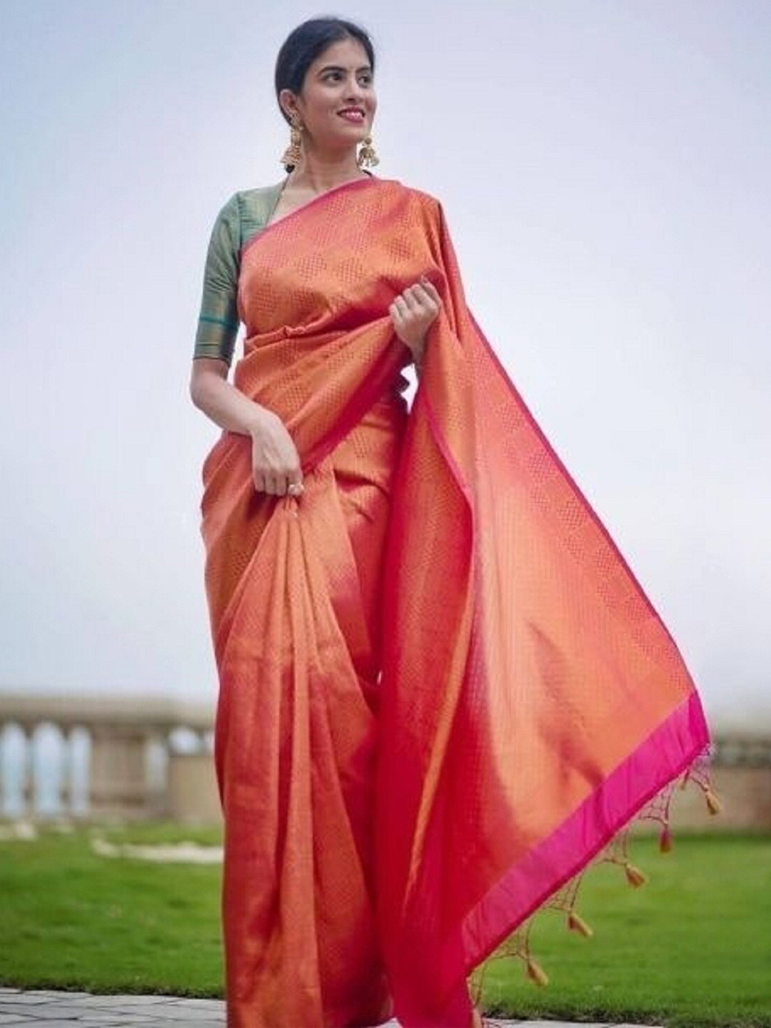 

APNISHA Ethnic Motifs Woven Design Zari Banarasi Saree, Pink