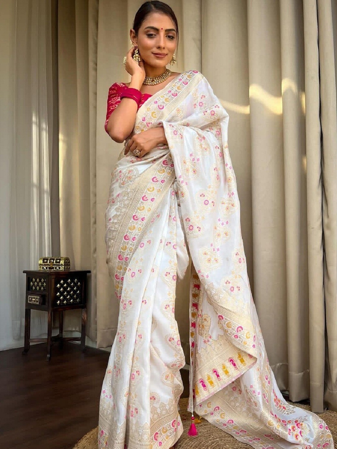 

APNISHA Ethnic Motifs Woven Design Zari Banarasi Saree, White