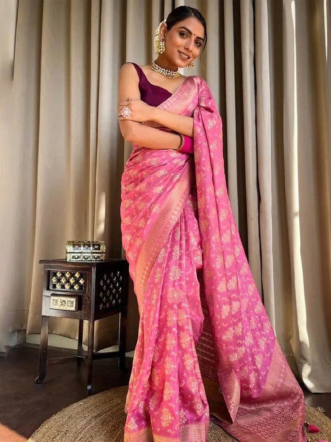 

APNISHA Ethnic Motifs Woven Design Zari Banarasi Saree, Pink