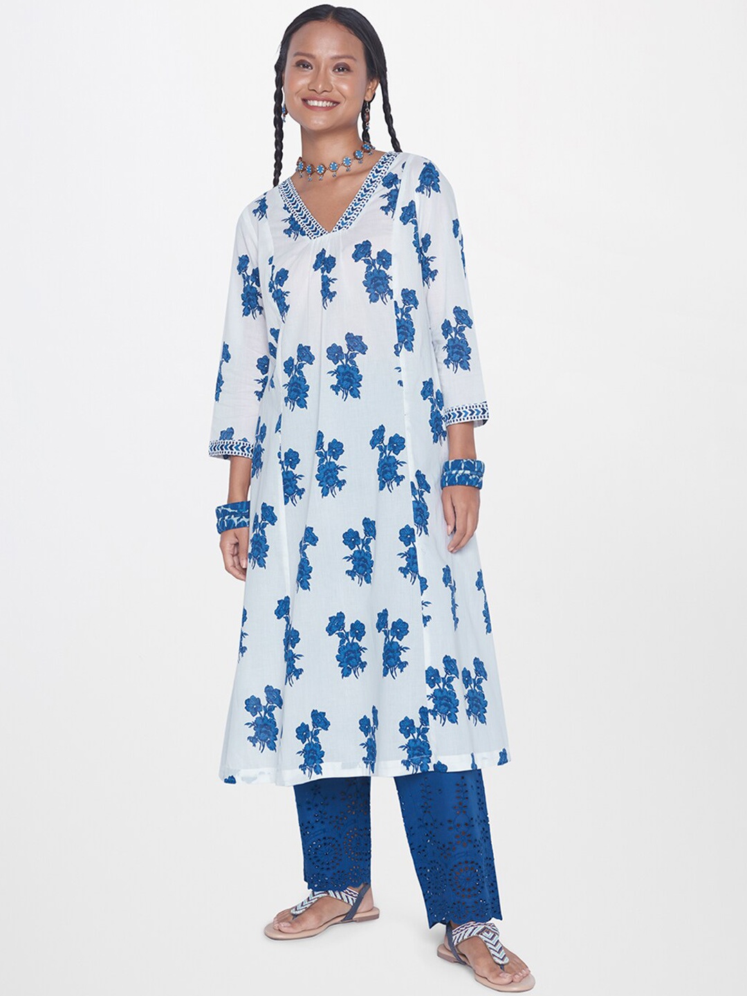 

Global Desi Floral Printed V-Neck A-Line Kurta, White