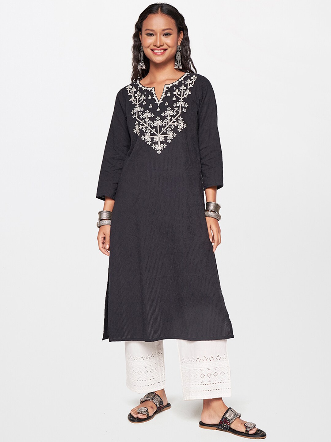 

Global Desi Floral Yoke Design Notched Thread Work Straight Kurta, Black