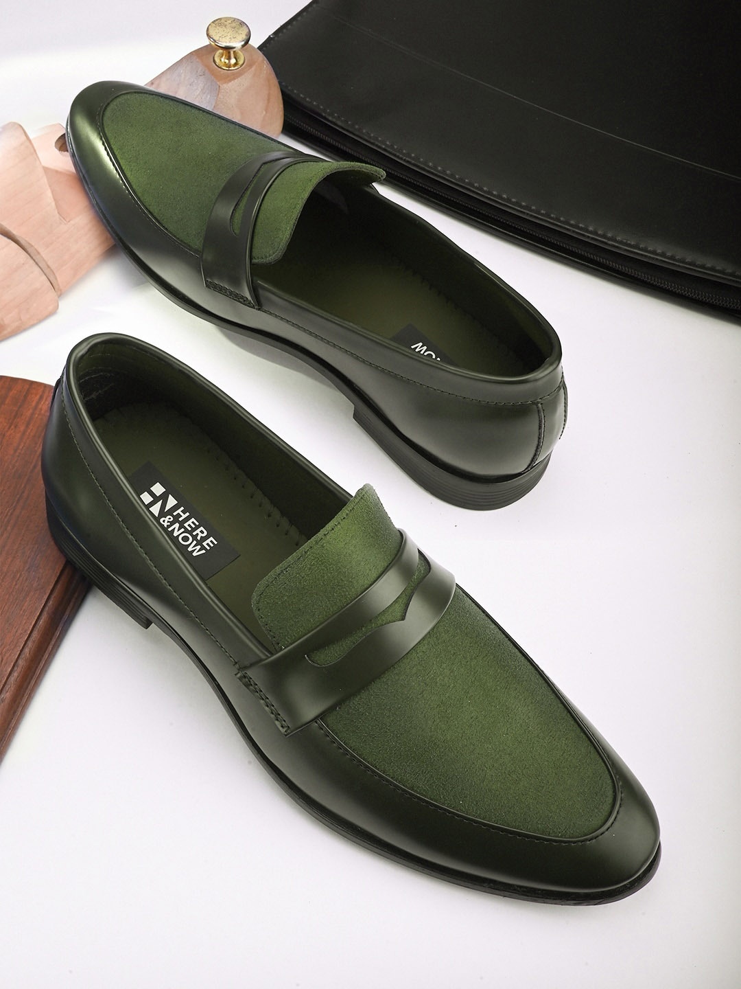 

HERE&NOW Men Round Toe Slip-On Loafers, Green