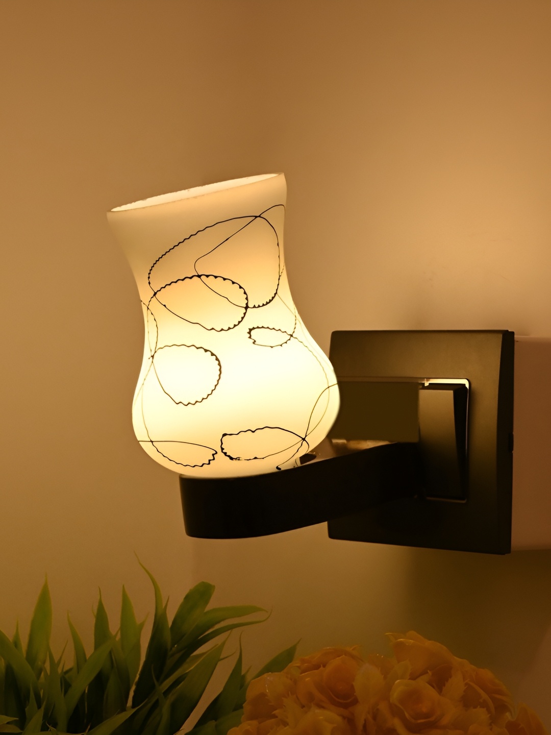 

Afast White & Black Textured Glass Contemporary Wall lamp