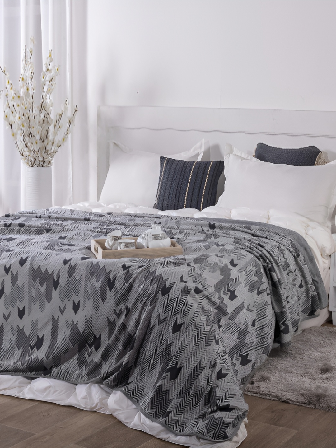 

ELAN DREAMS Grey & Black Geometric AC Room 120 GSM Double Bed Dohar