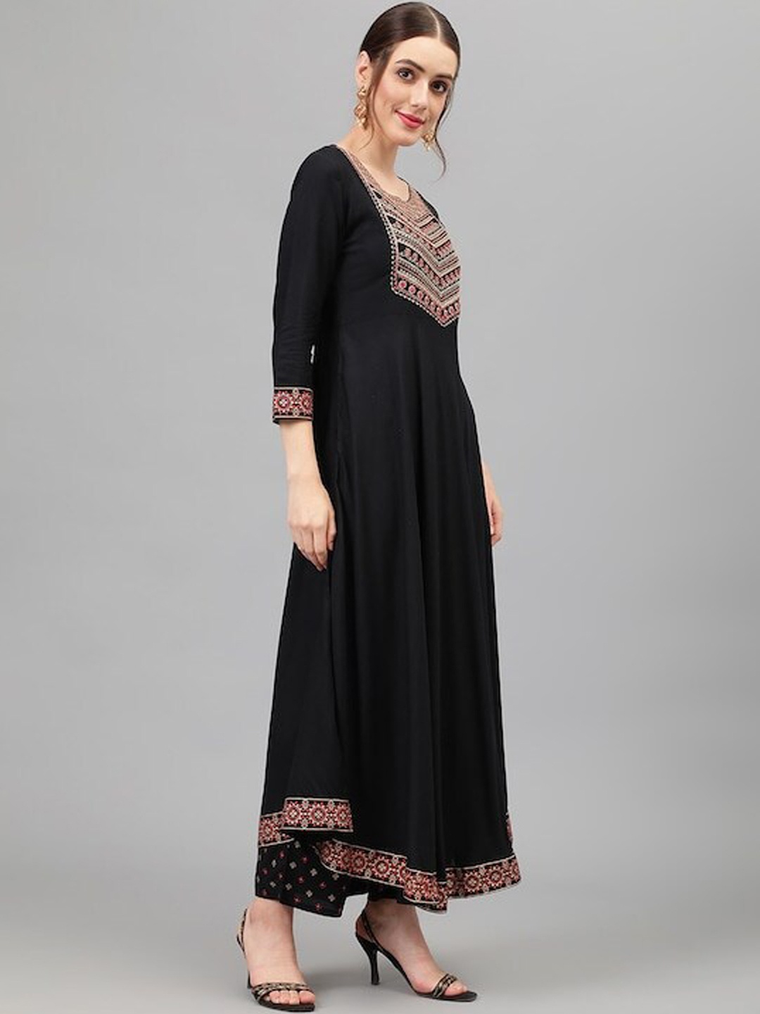

IkDaiya Embroidered Gotta Patti Anarkali Kurta with Trousers & Dupatta, Black