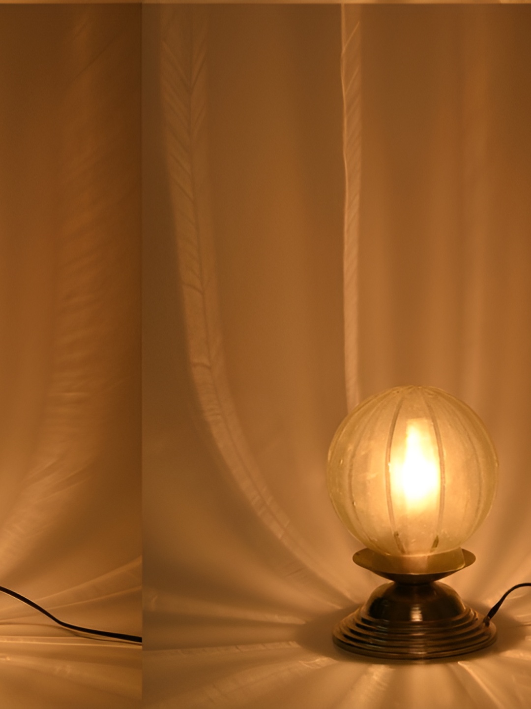 Afast White Spherical Metal with Adjustable Cord
