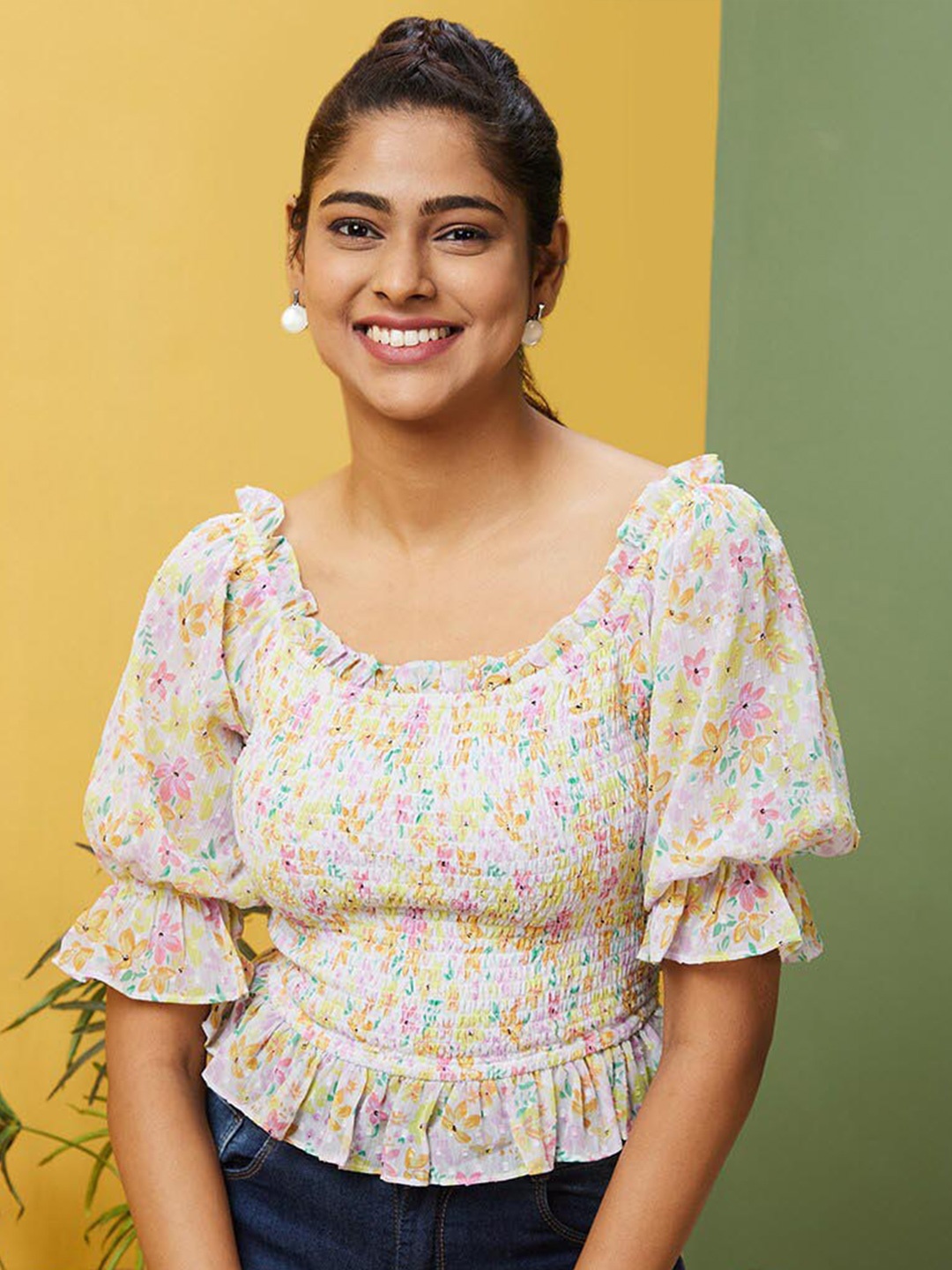 

Globus Off White Floral Printed Scoop Neck Puff Sleeve Smocked Georgette Top