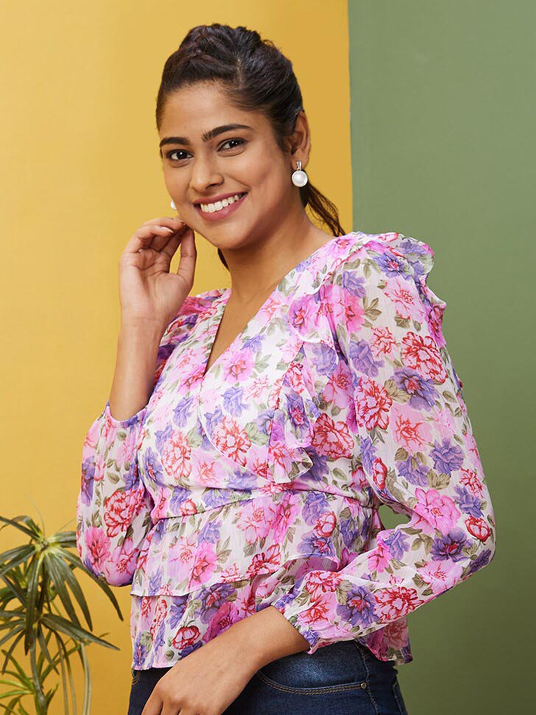 

Globus Pink Floral Printed V-Neck Puff Sleeve Ruffled Georgette Wrap Top