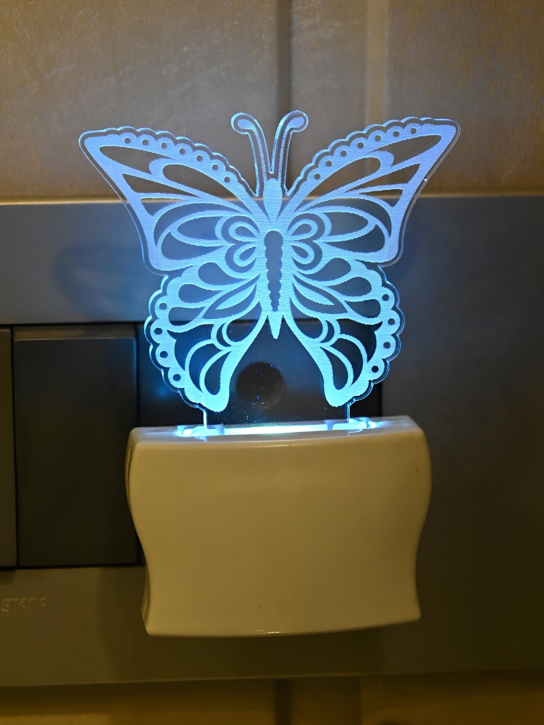 

Afast White Textured Abstract Shaped Acrylic Wall Lamp