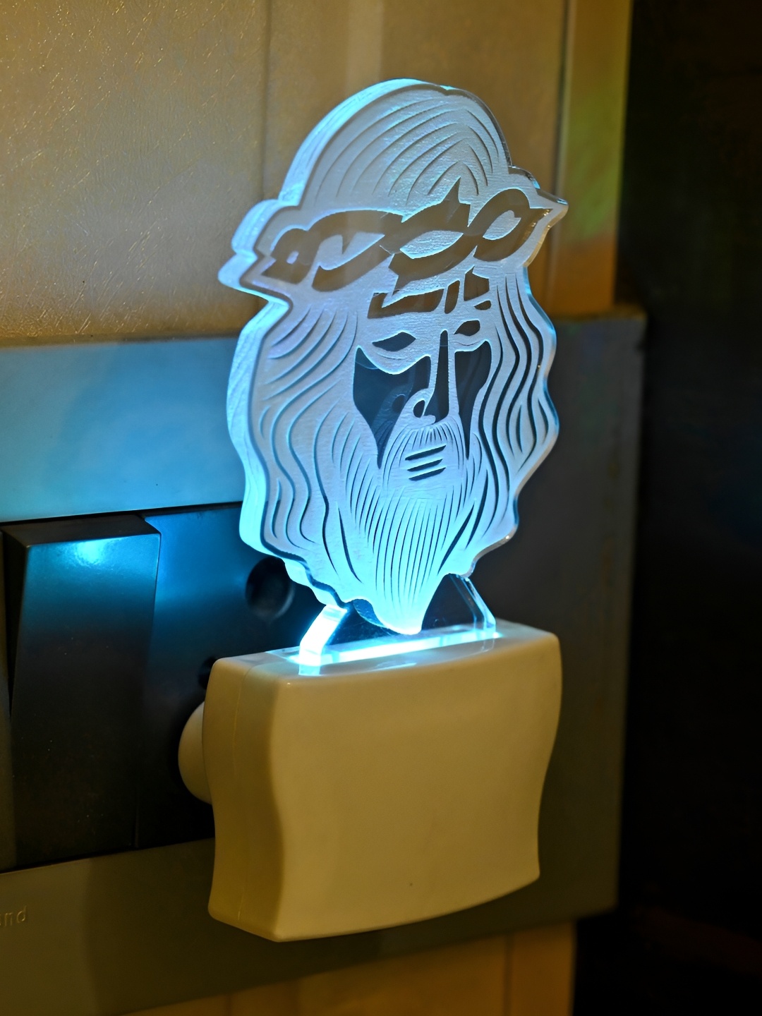 

Afast Transparent & White Abstract Shaped Wall Lamp