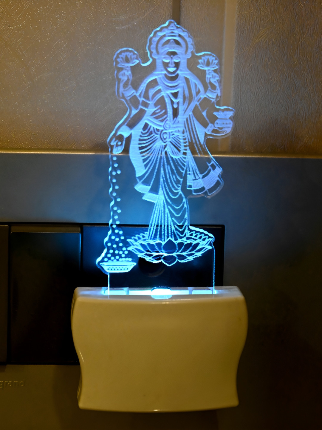 

Afast Transparent Abstract Shaped Wall Lamp