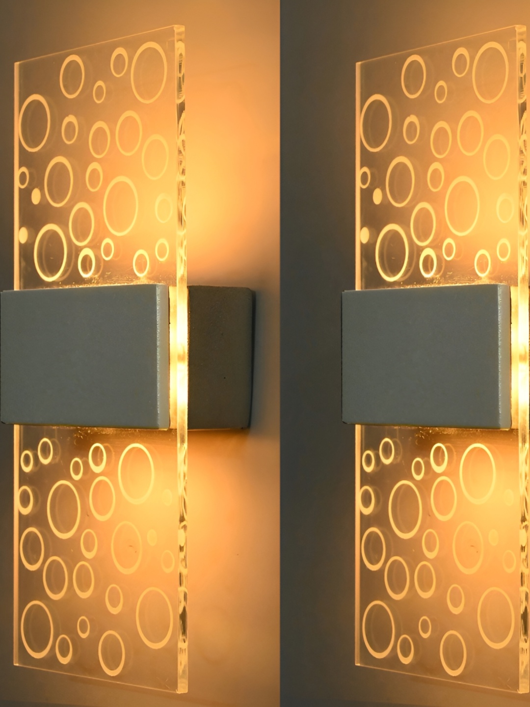 

Afast Gold Toned 2 Pieces Rectangle Textured Acrylic Wall Lamp