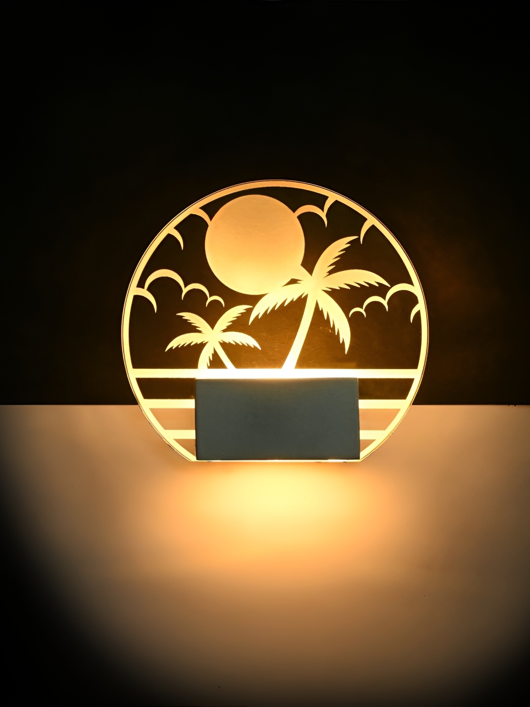 

Afast Transparent & White Abstract Shaped Wall Lamp