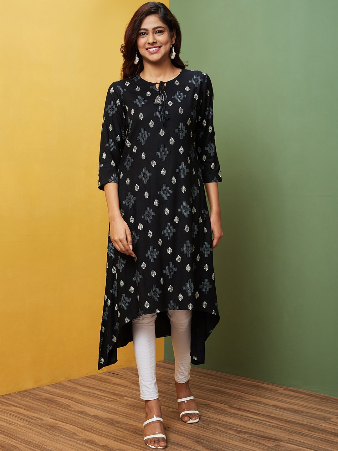 

Globus Ethnic Motifs Printed Indie Prints Kurta, Black