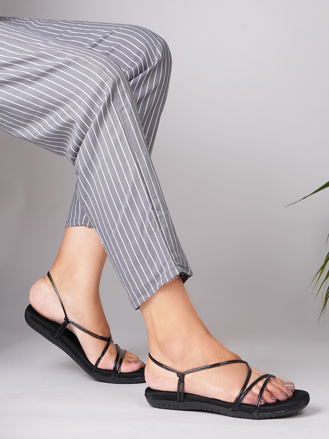 

JM Looks Open Toe Gladiators Flats, Black