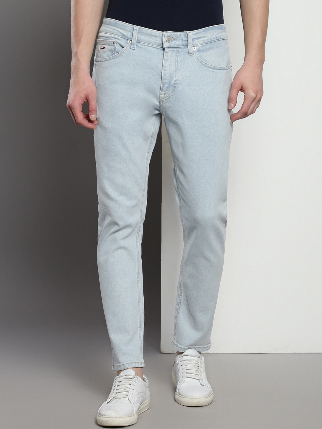 

Tommy Hilfiger Men Tapered Fit Cotton Jeans, Blue
