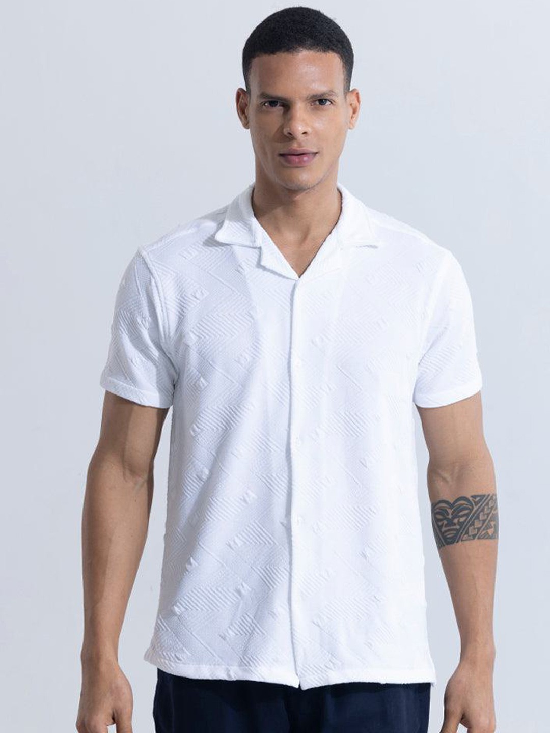 

Snitch White Classic Oversized Geometric Self Design Casual Shirt