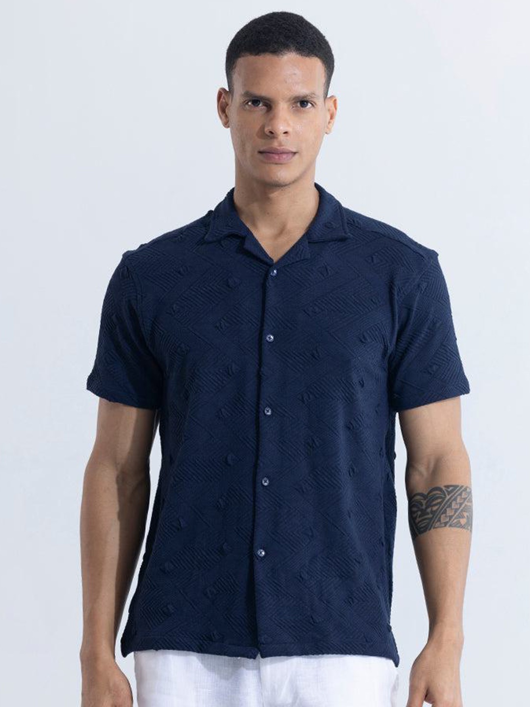 

Snitch Navy Blue Classic Relaxed Geometric Self Design Casual Shirt