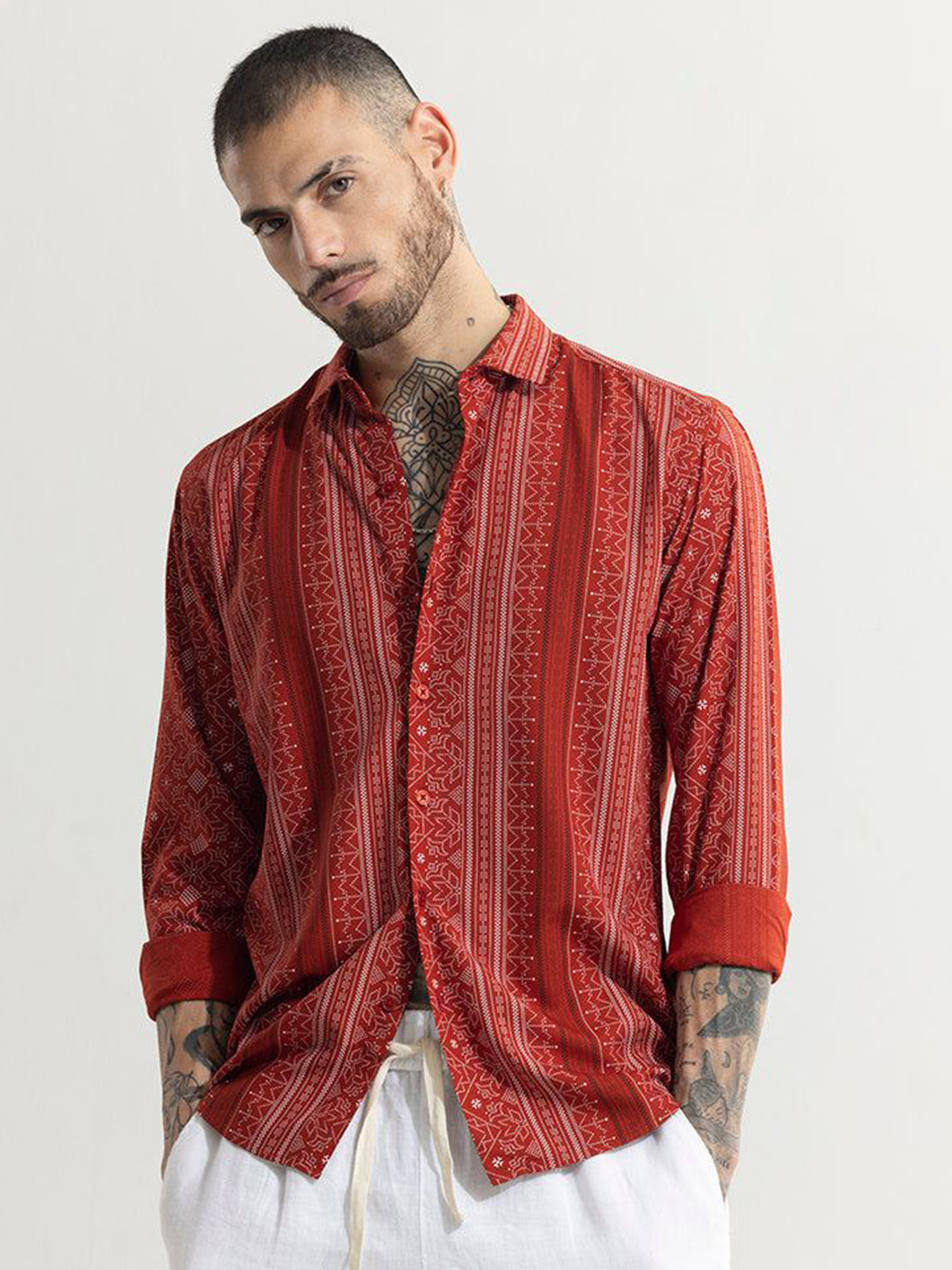 

Snitch Red Classic Slim Fit Ethnic Motifs Printed Casual Shirt
