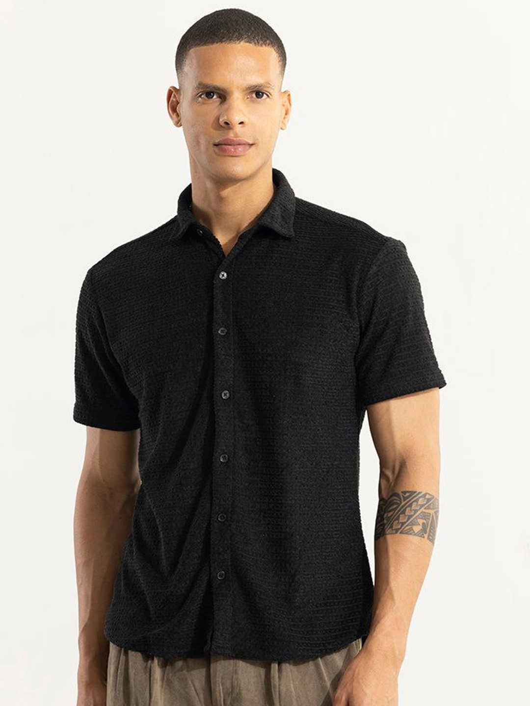 

Snitch Black Classic Slim Fit Self Design Casual Shirt