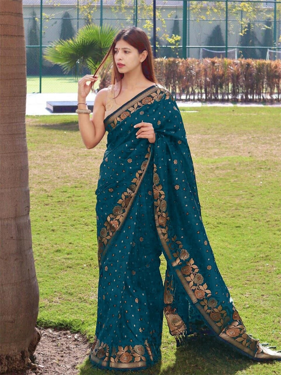 

Spetila Silk Blend Kanjeevaram Saree, Tan