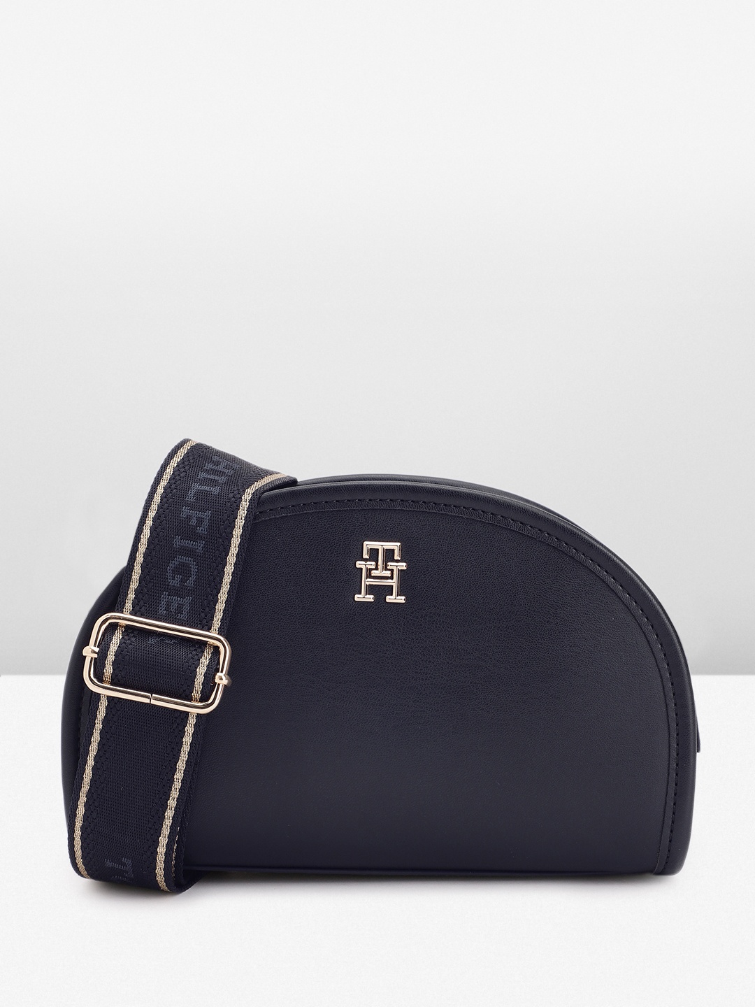 

Tommy Hilfiger Women Solid Sling Bag, Navy blue