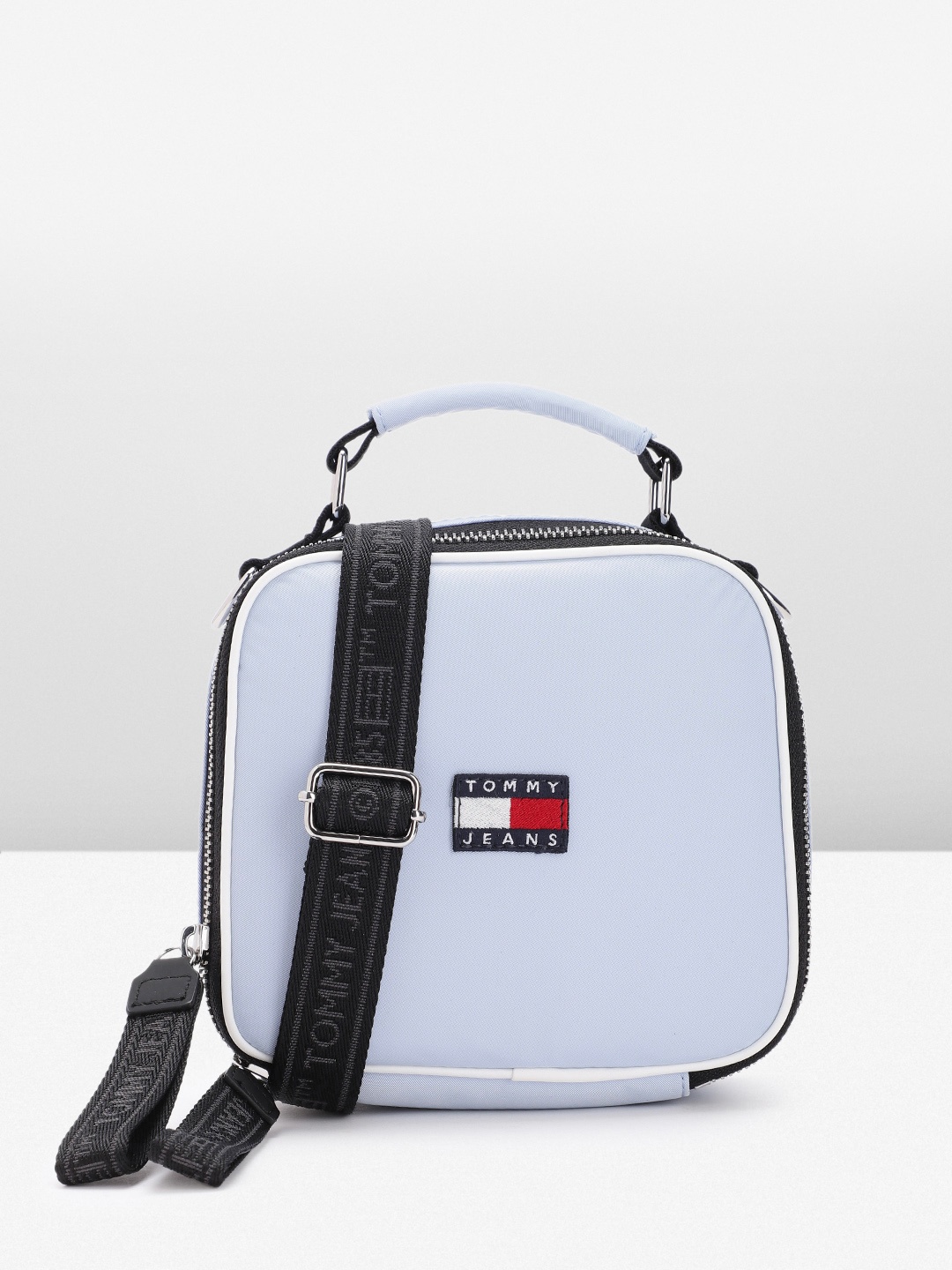 

Tommy Hilfiger Women Solid Sling Bag, Blue