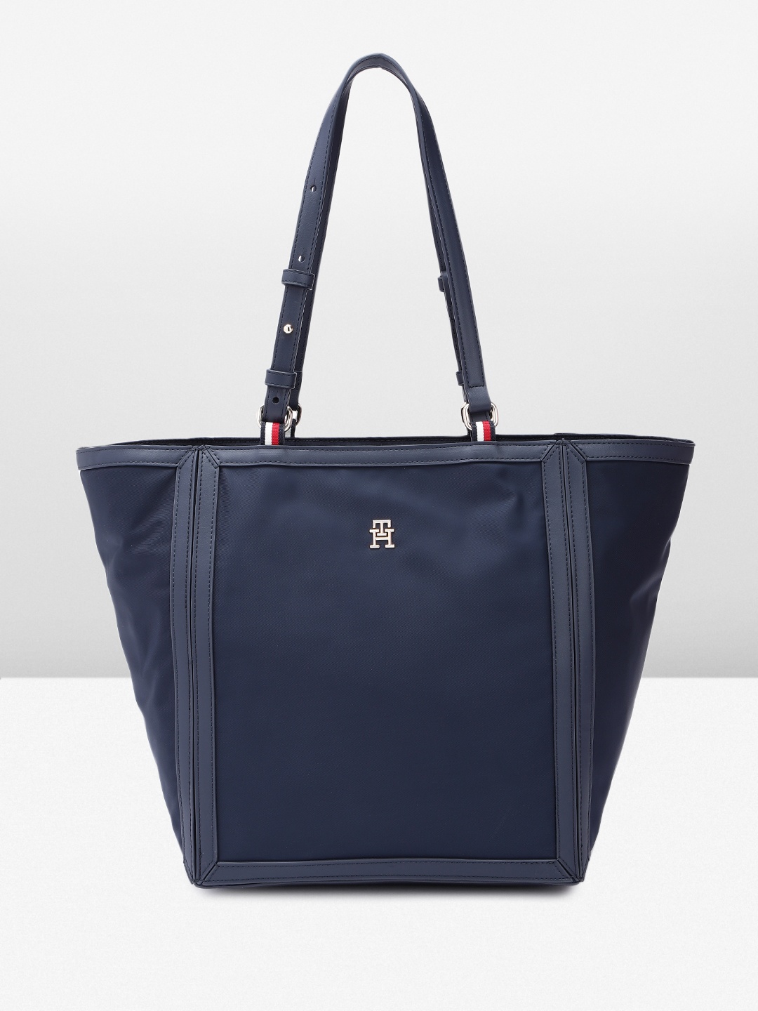 

Tommy Hilfiger Women Solid Shoulder Bag, Blue