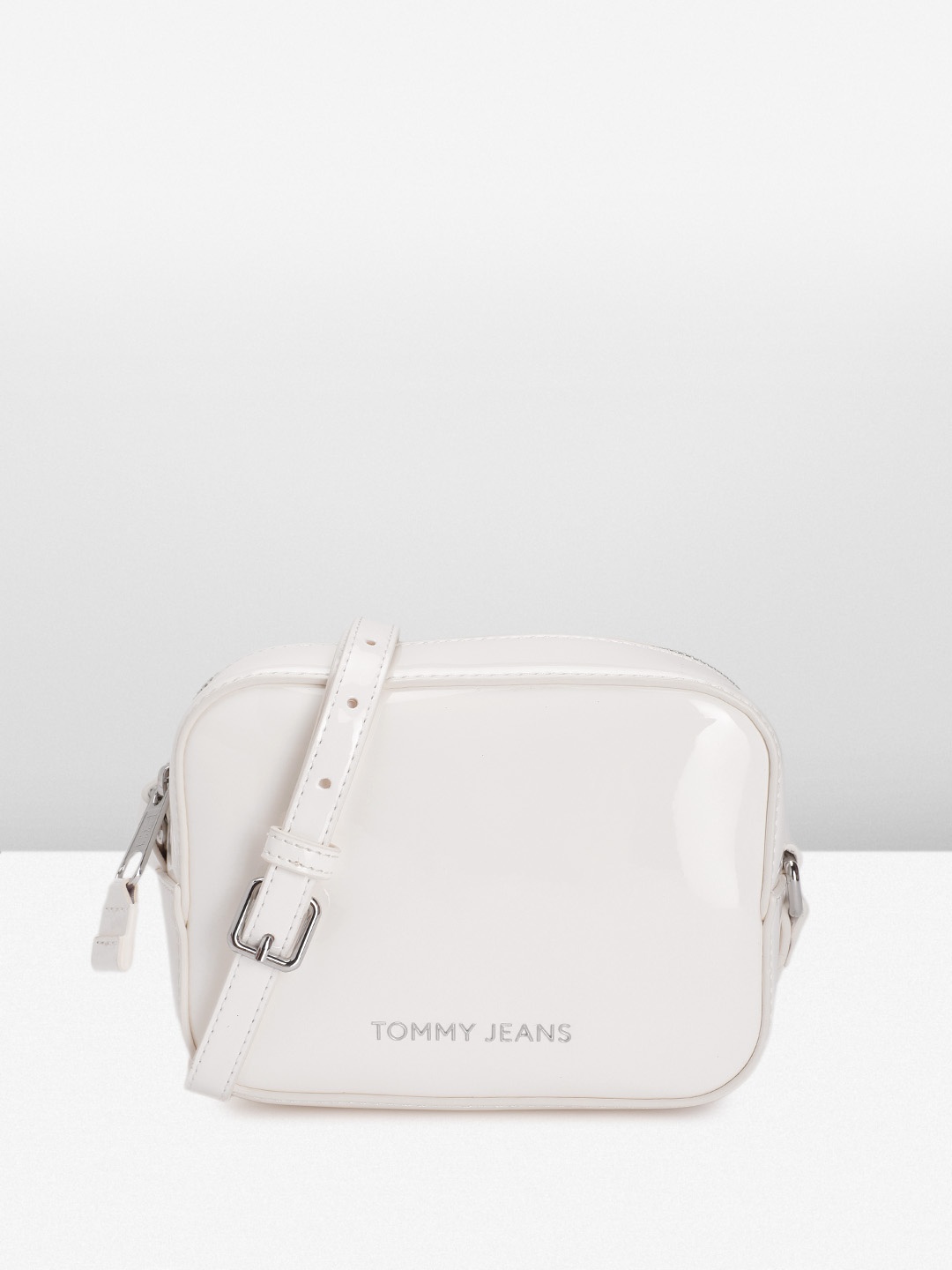 

Tommy Hilfiger Women Solid Sling Bag, White