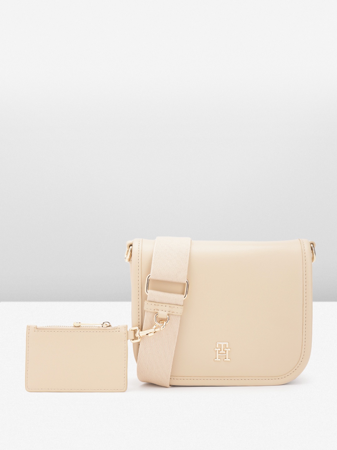 

Tommy Hilfiger Women Solid Sling Bag, Cream