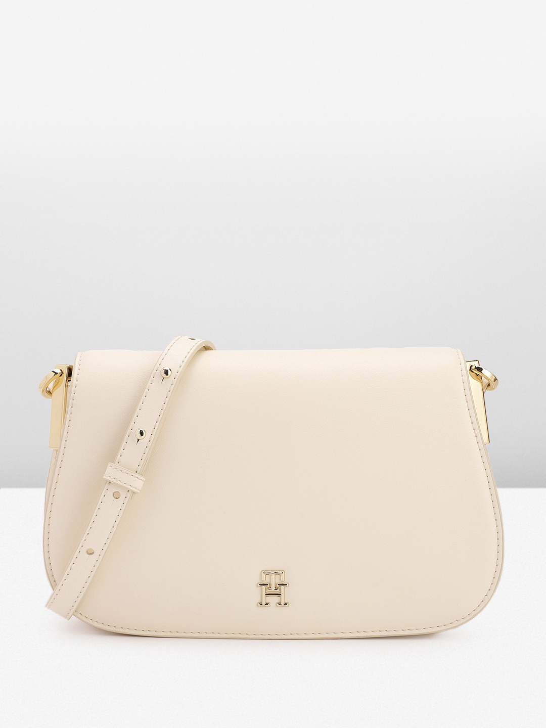 

Tommy Hilfiger Solid Structured Sling Bag, Off white