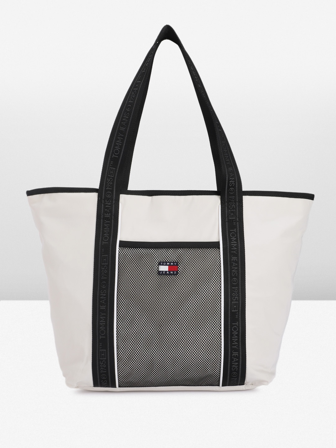

Tommy Hilfiger Women Solid Shoulder Bag, Off white