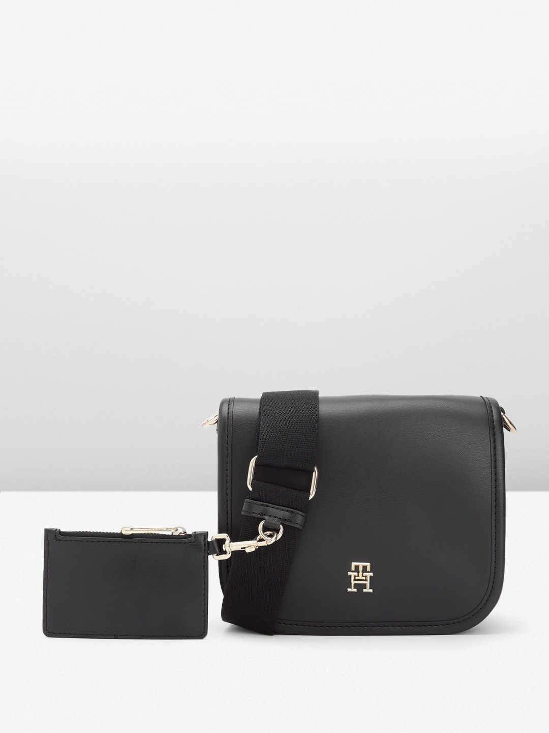 

Tommy Hilfiger Women Solid Sling Bag, Black