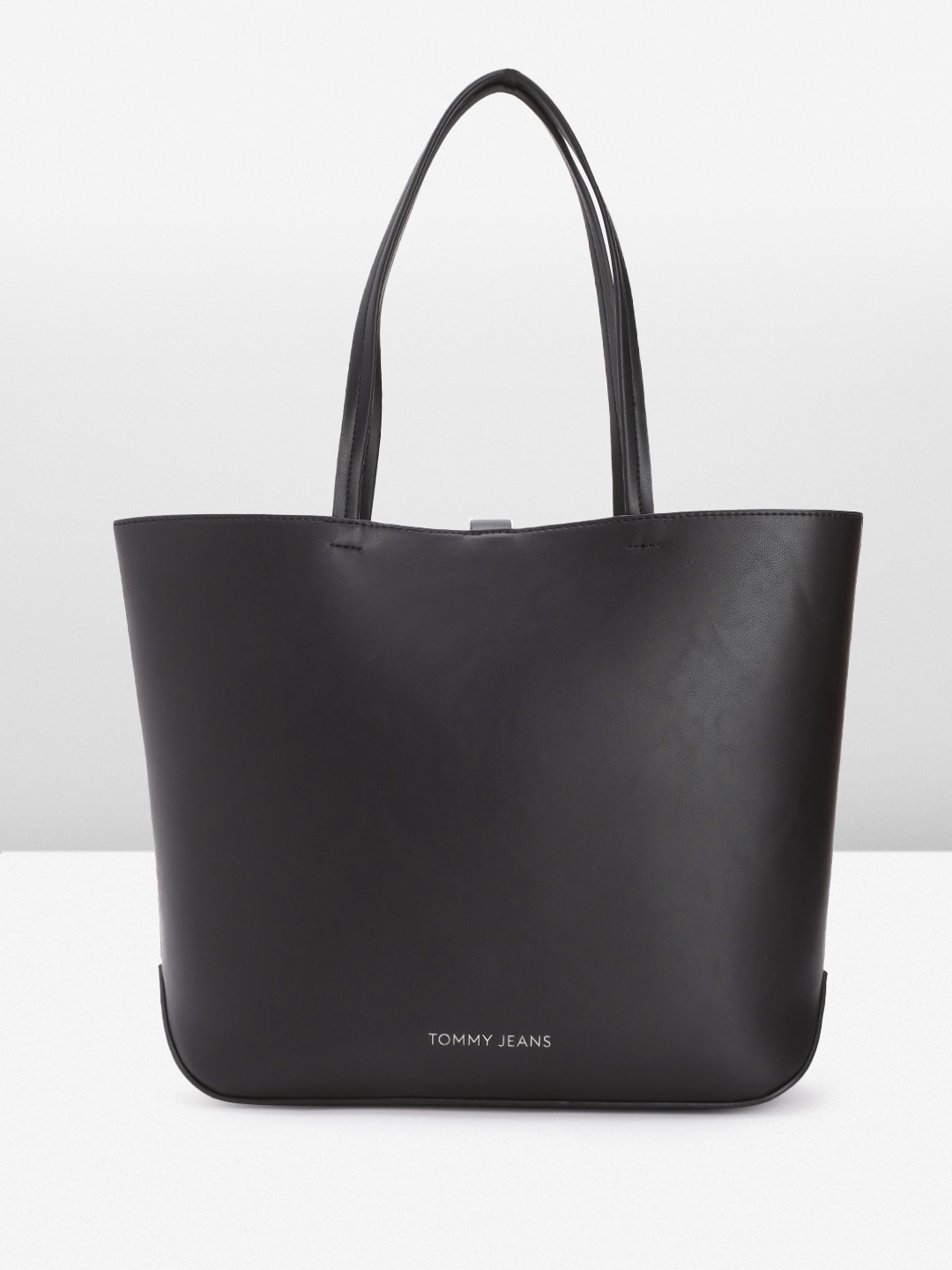 

Tommy Hilfiger Women Solid Shoulder Bag, Black