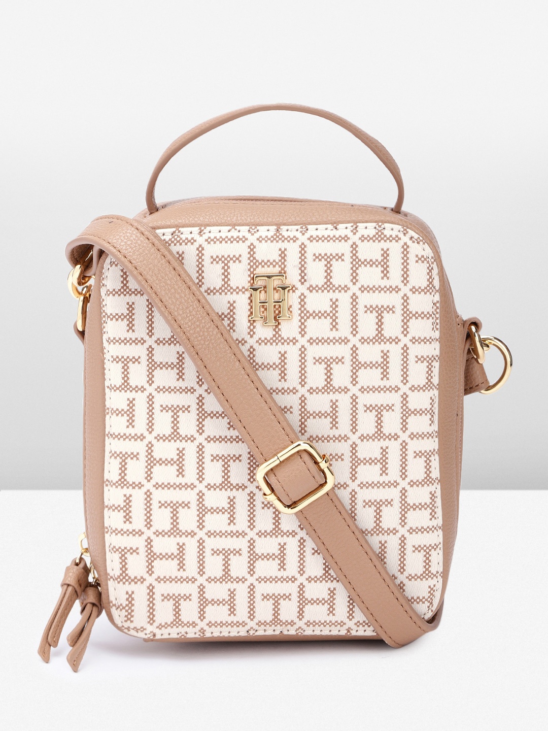 

Tommy Hilfiger Brand Logo Textured Structured Handheld Bag, Beige