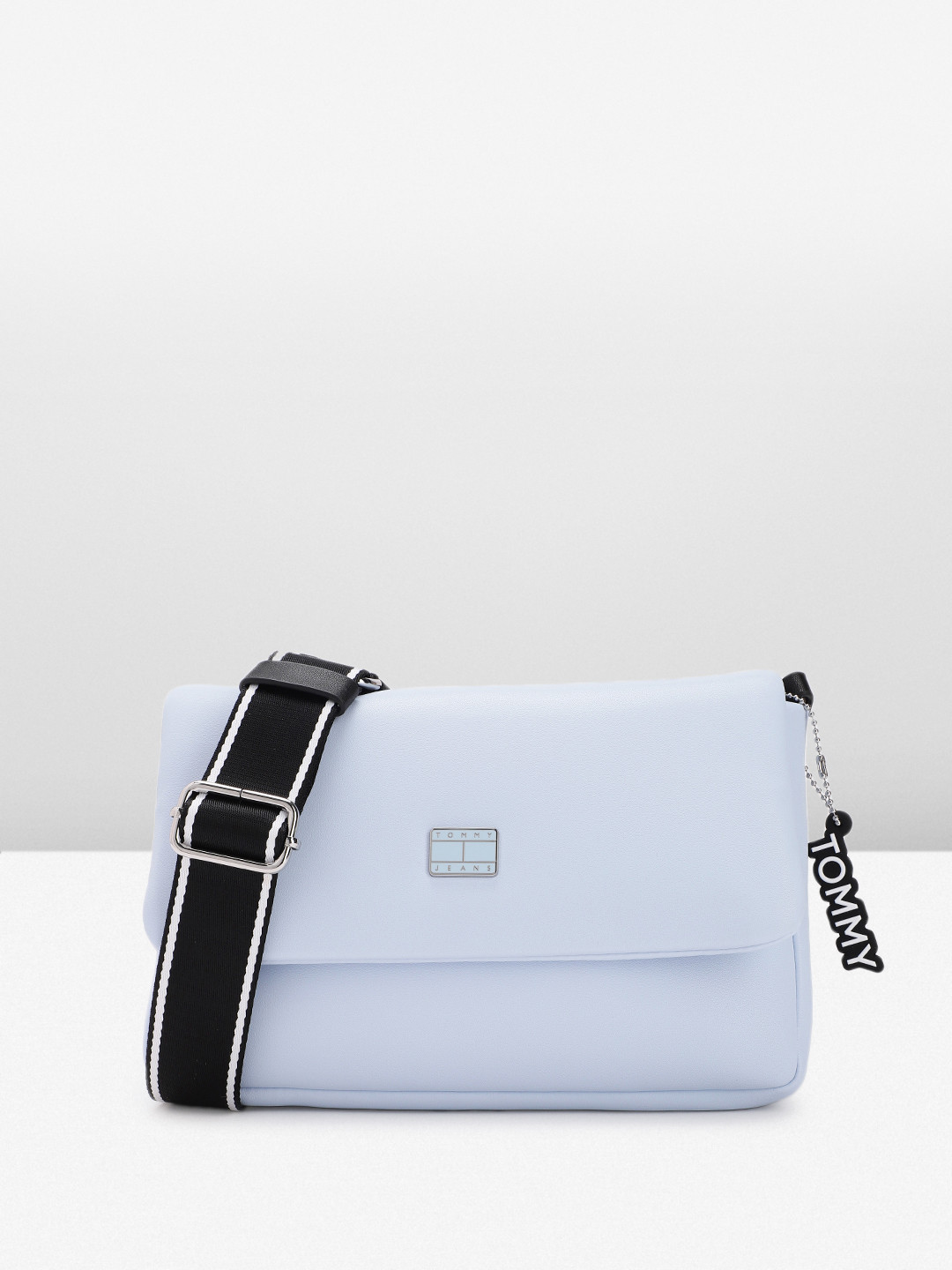 

Tommy Hilfiger Women Solid Sling Bag, Blue