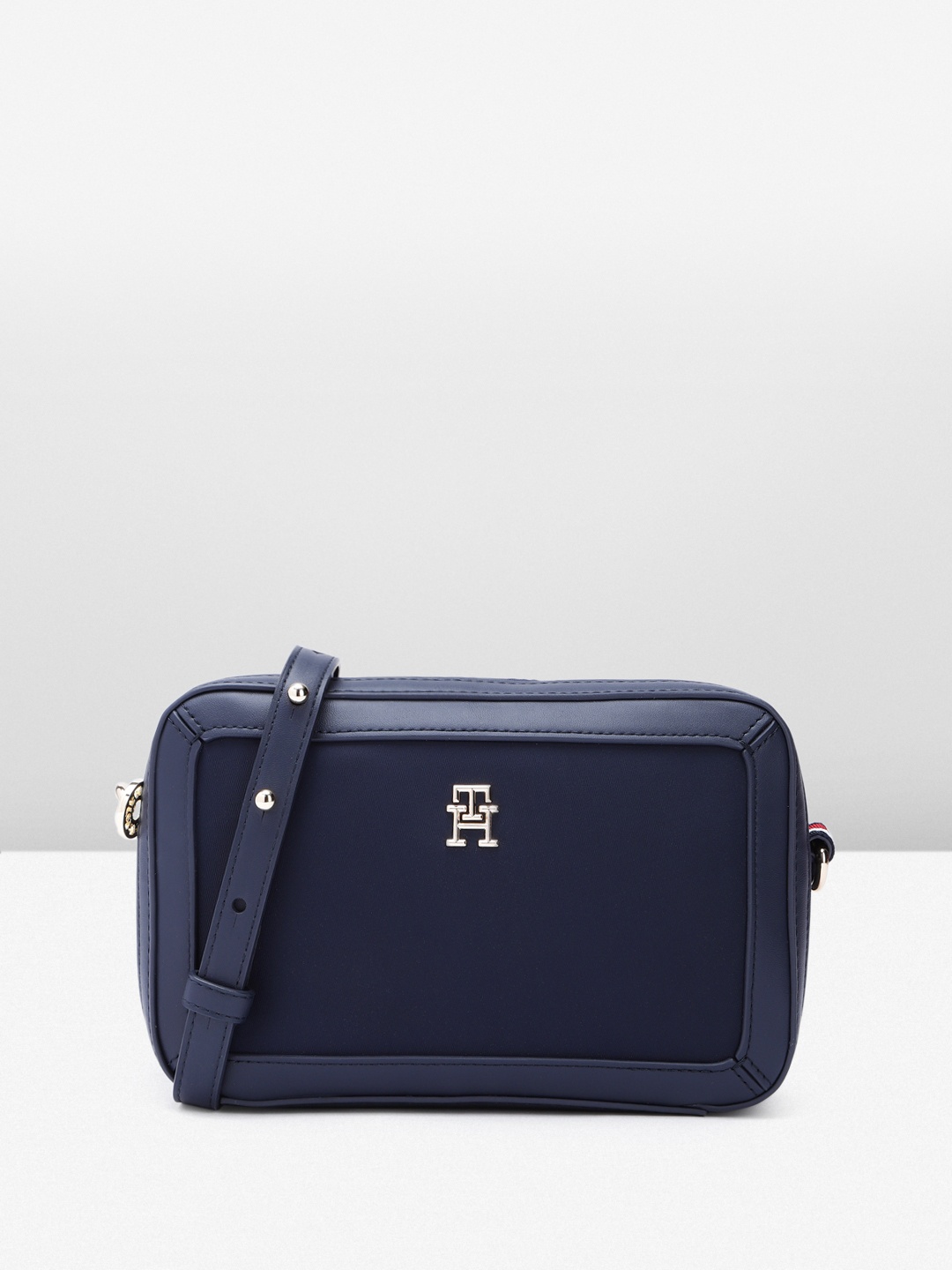 

Tommy Hilfiger Women Solid Sling Bag, Navy blue