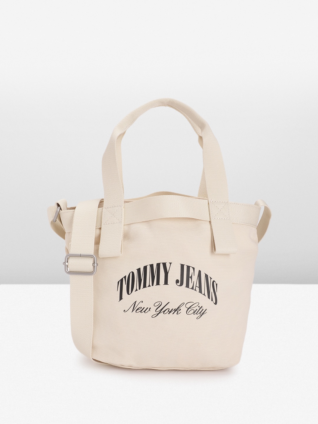 

Tommy Hilfiger Brand Logo Printed Handheld Bag, Off white