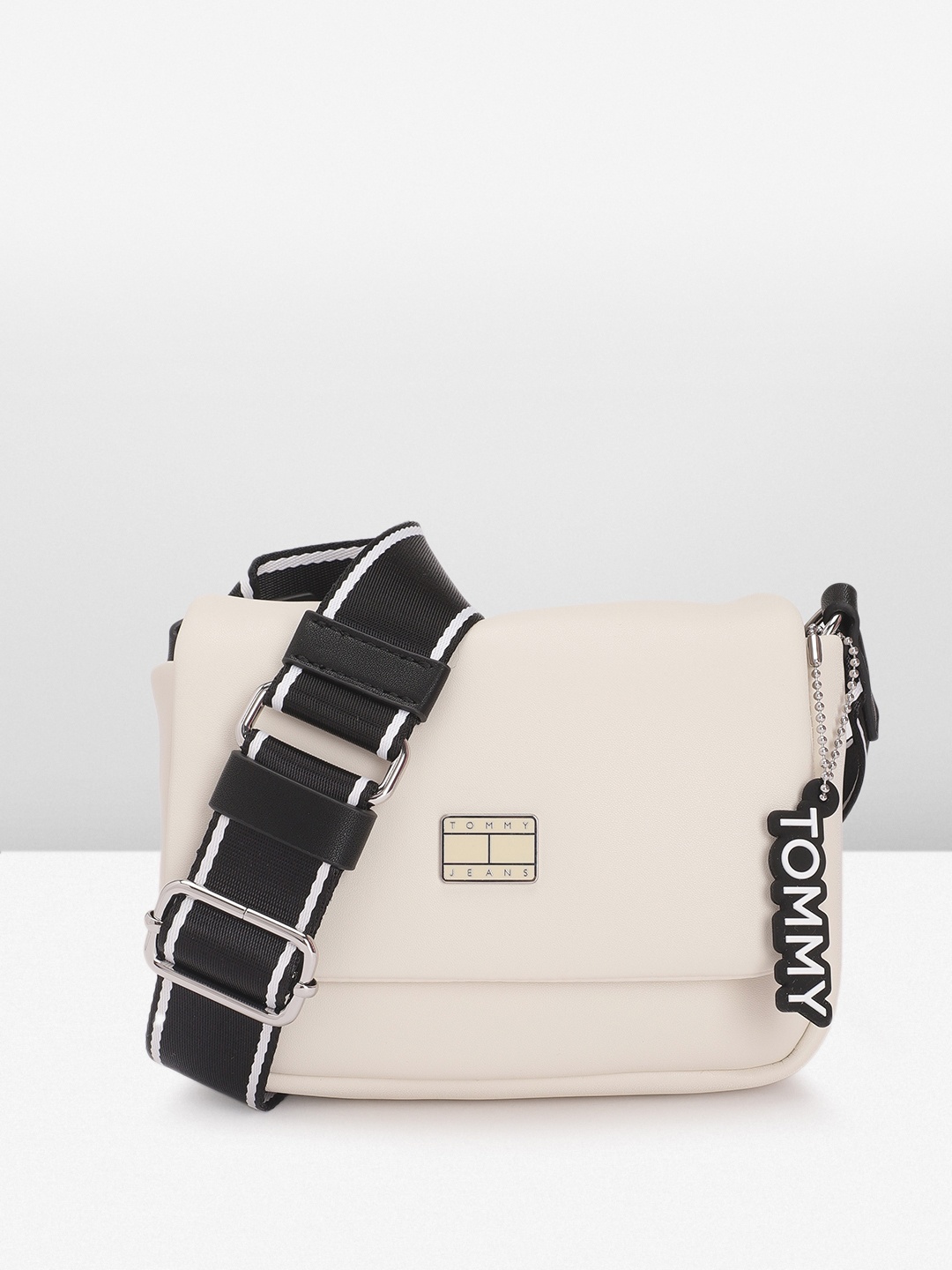 

Tommy Hilfiger Solid Sling Bag, Off white