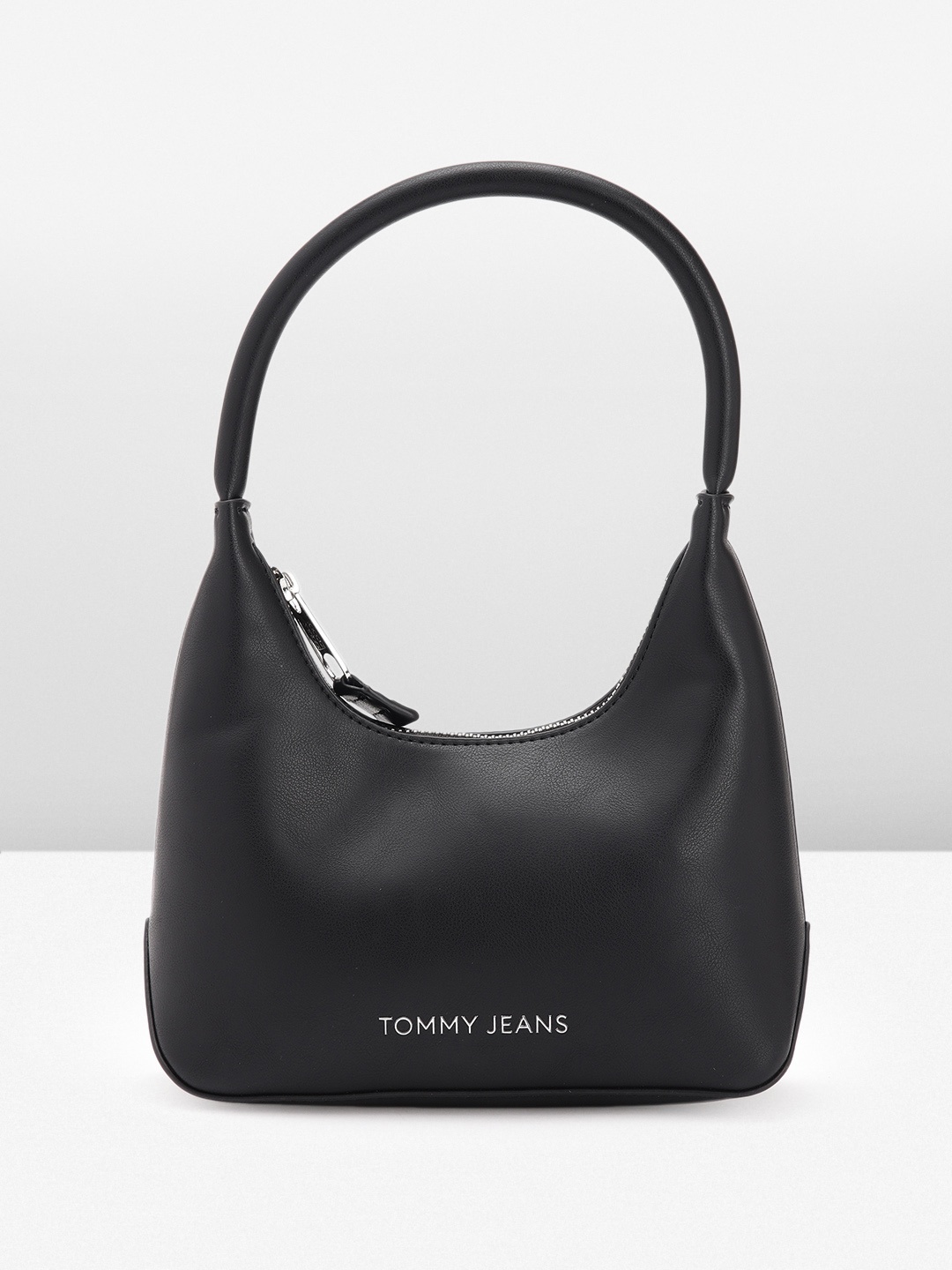

Tommy Hilfiger Women Solid Hobo Bag, Black