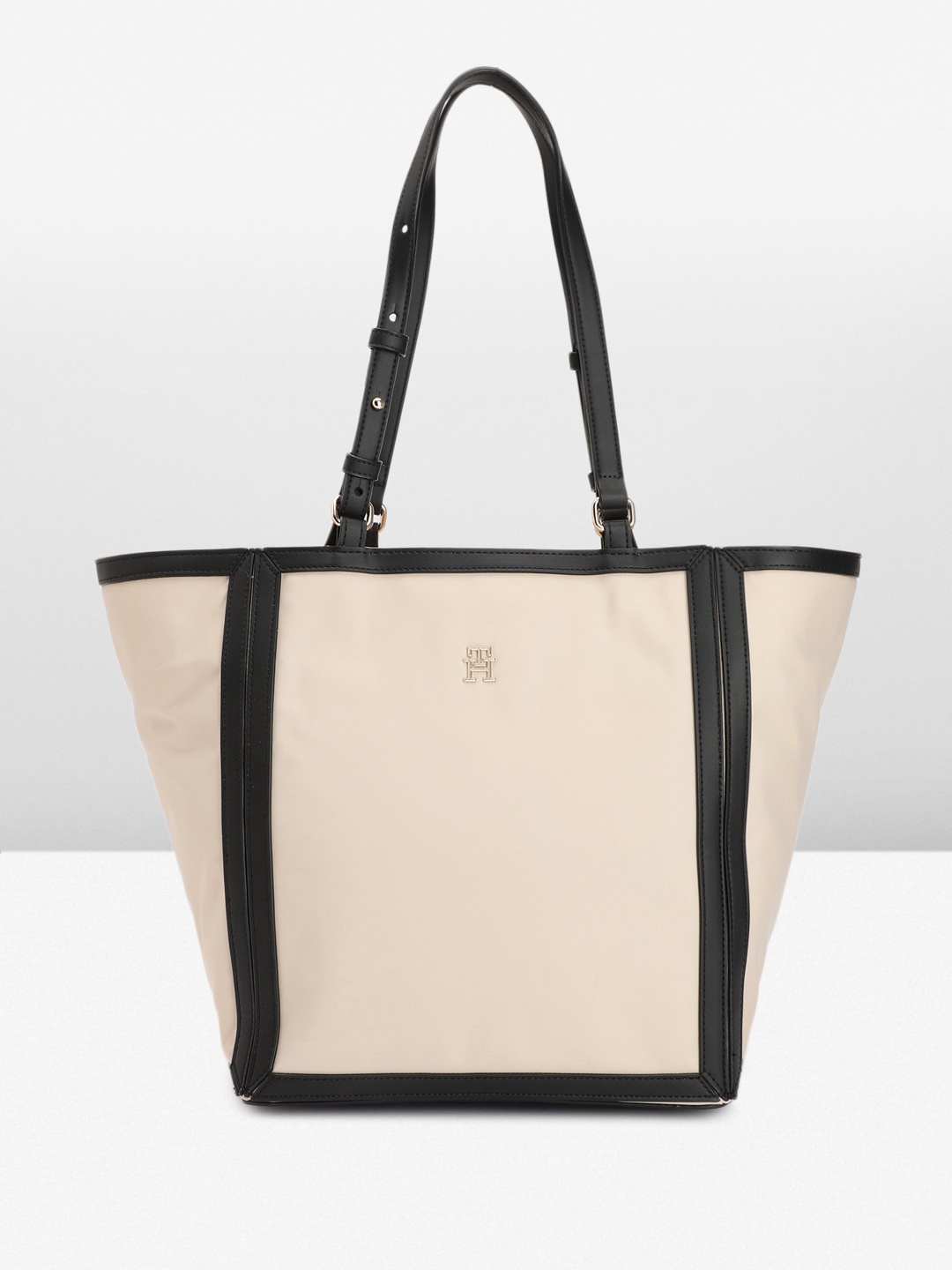 

Tommy Hilfiger Women Solid Shoulder Bag, Cream