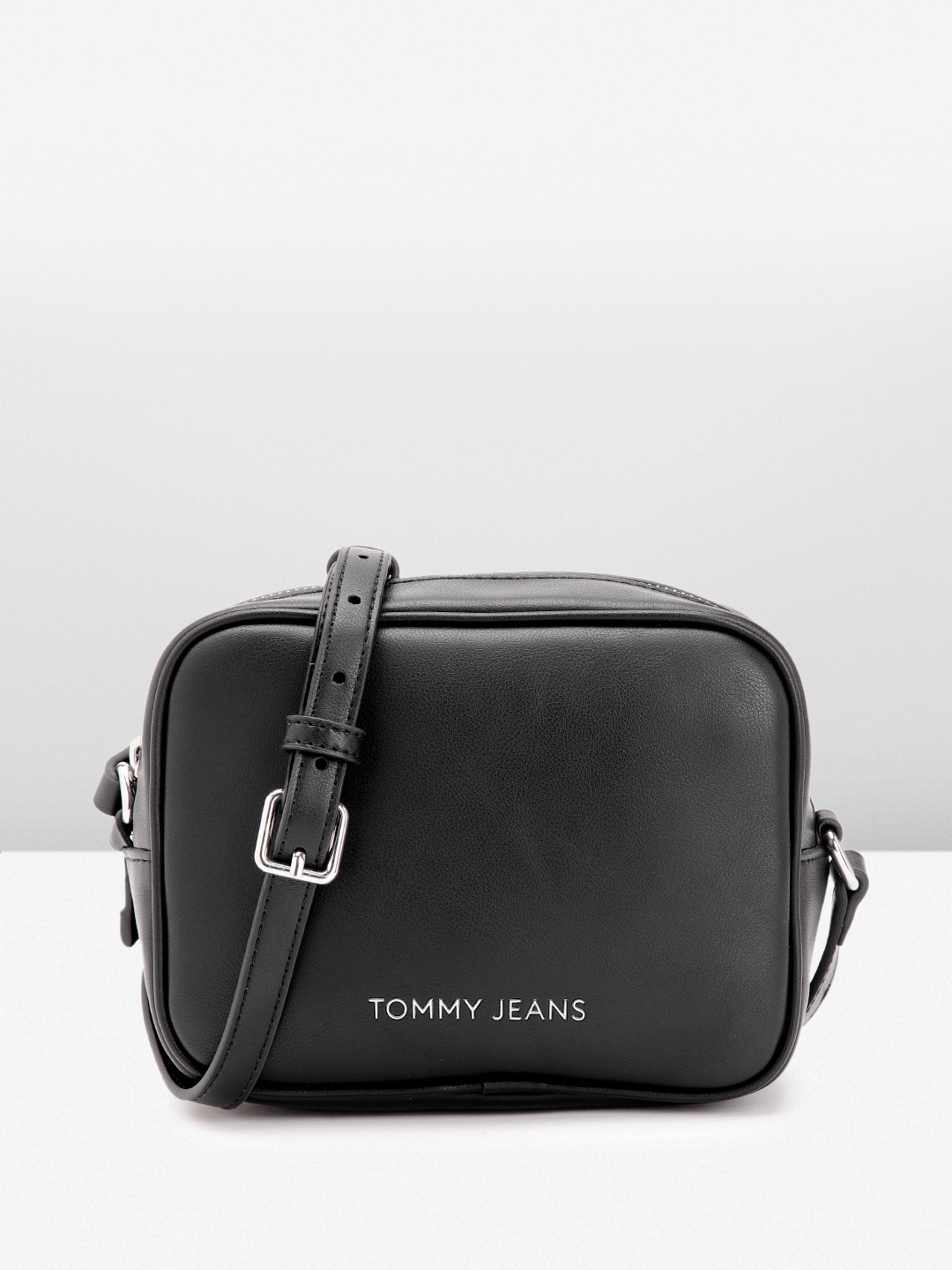 

Tommy Hilfiger Women Solid Sling Bag, Black