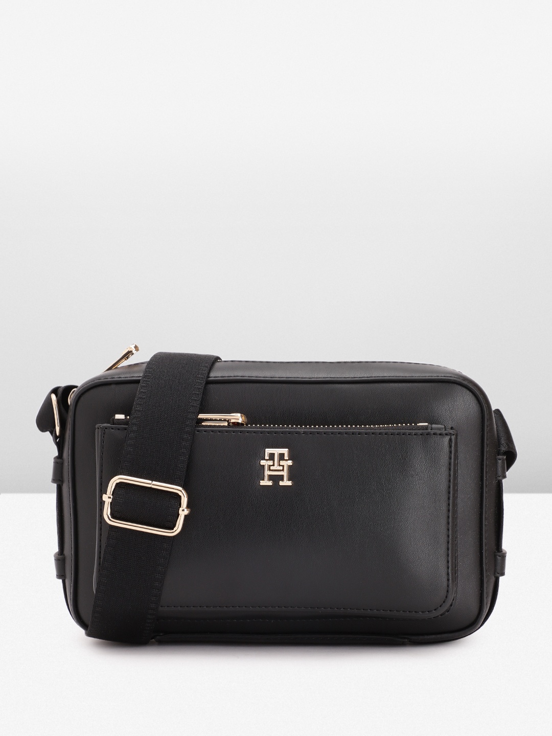 

Tommy Hilfiger Women Solid Sling Bag, Black