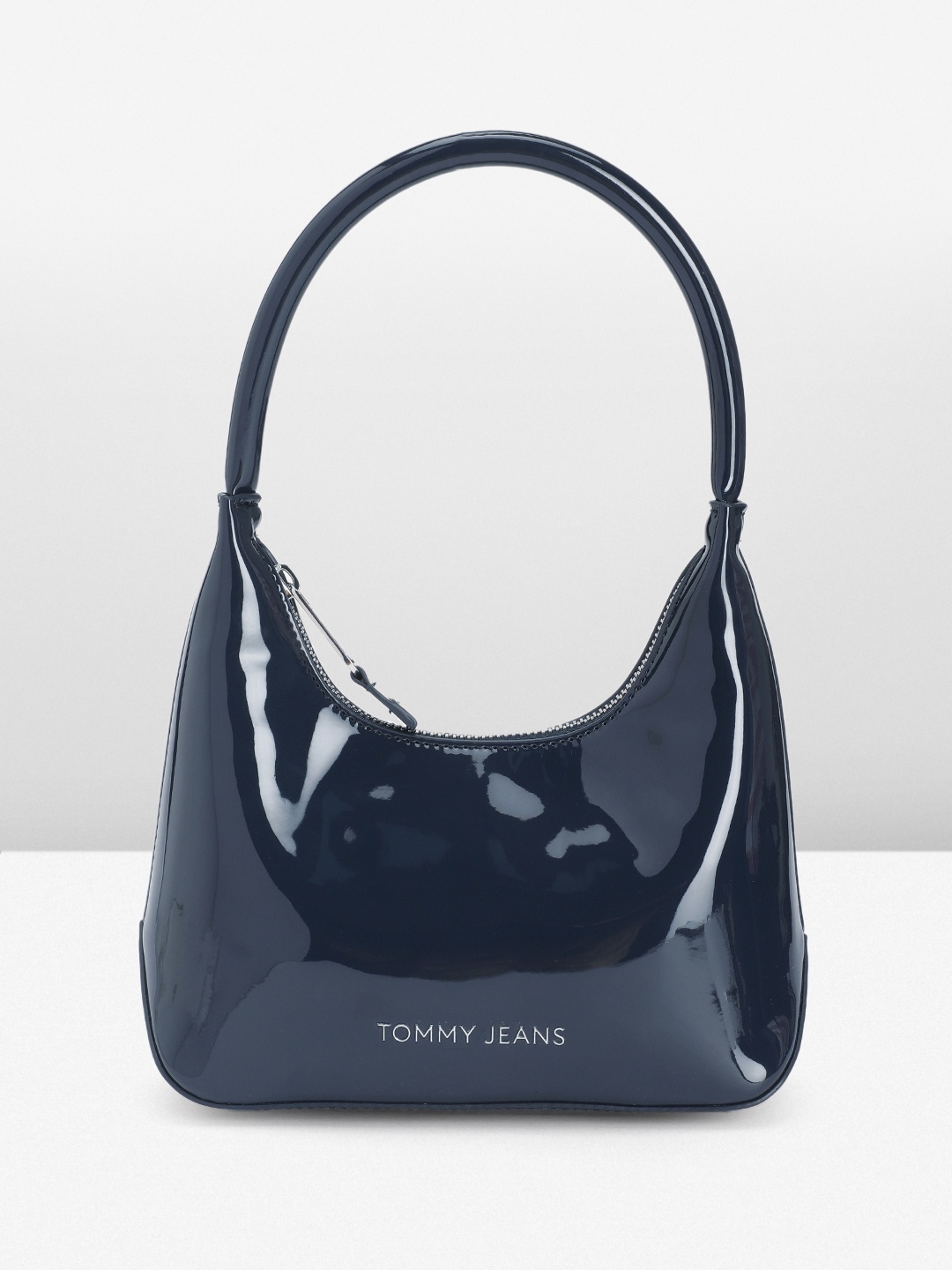 

Tommy Hilfiger Women Solid Hobo Bag, Navy blue